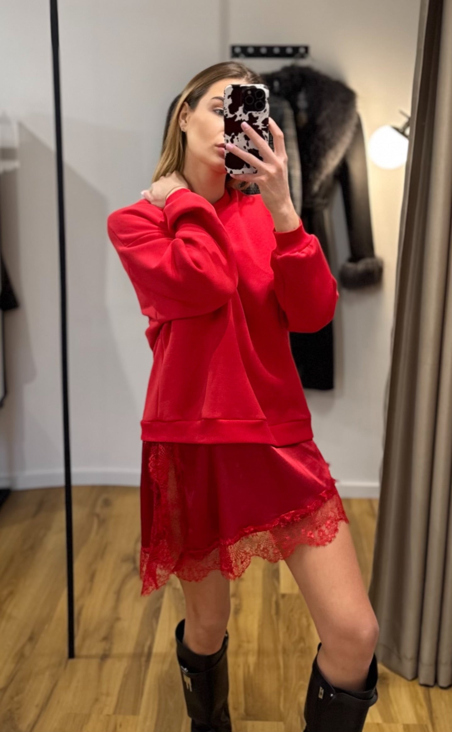 Džemperis su satino sijonu✨